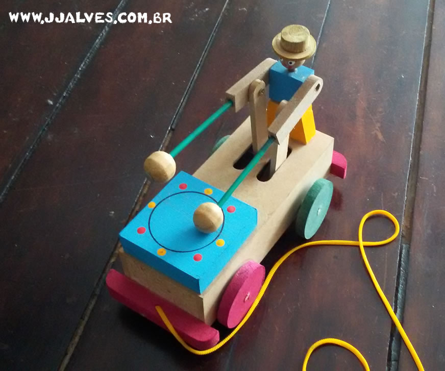 carro-bate-tambor-jjalves